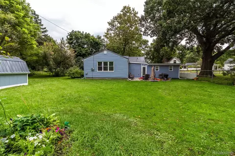 905 Adams St, Lapeer, MI 48446
