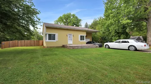 3525 Walnut Lake Rd, West Bloomfield, MI 48323