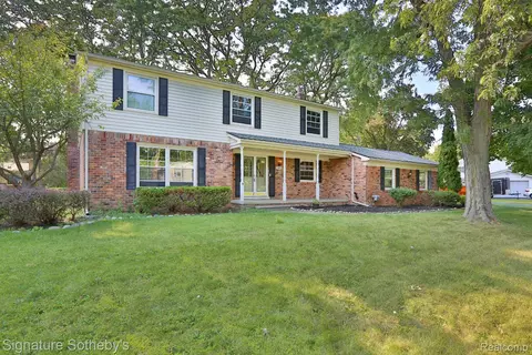 28619 Westerleigh Rd, Farmington Hills, MI 48334