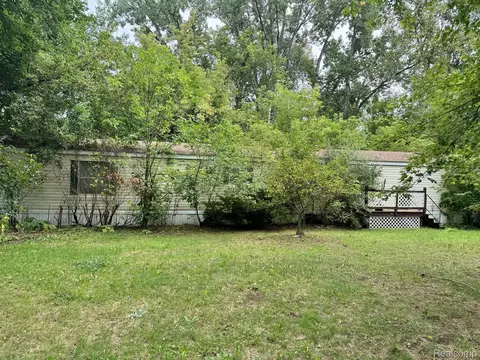 4365 Cogshall St, Rose, MI 48442
