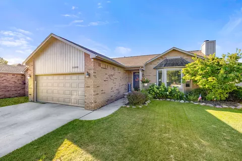 21892 E Sunset Dr, Macomb, MI 48044