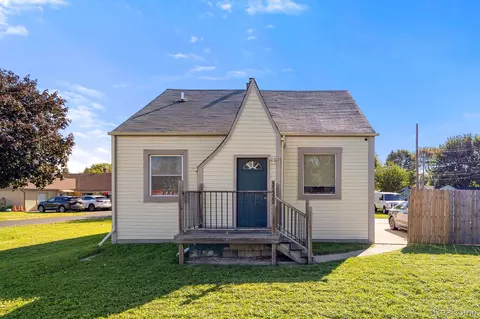 31528 Groesbeck Hwy, Fraser, MI 48026