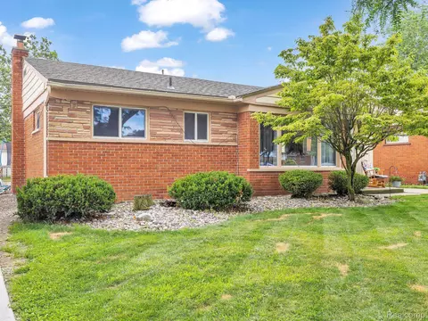 24883 Champaign St, Taylor, MI 48180