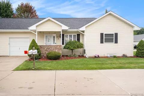 3319 Pine Villa Crt Ct, Grand Blanc, MI 48439
