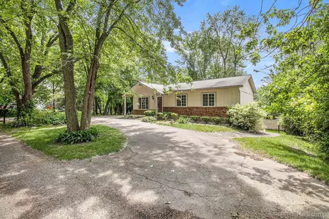 6595 Grassland Ave, West Bloomfield, MI 48324