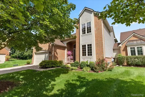 3286 Lochmore, Commerce, MI 48382