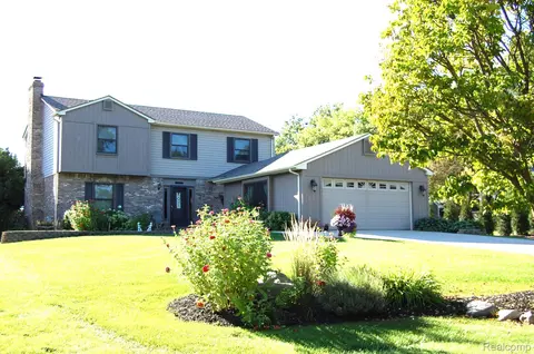 19763 Fitzgerald St, Livonia, MI 48152