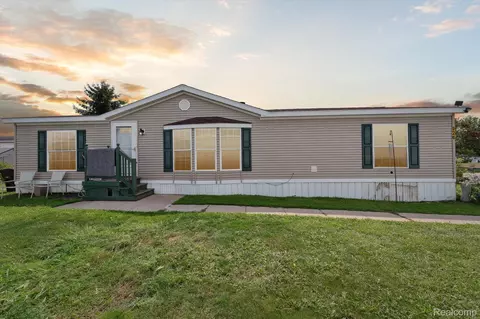 9256 Canyon Trail Dr, Berlin, MI 48166