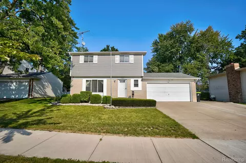 5165 Oakview Dr, Swartz Creek, MI 48473