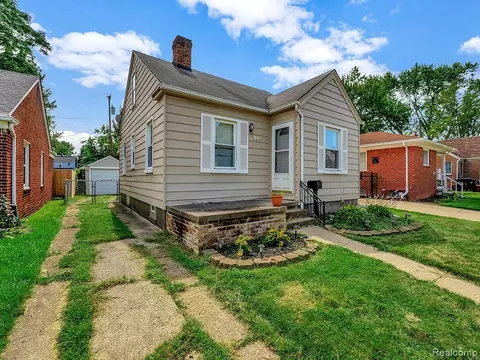 681 Highland St, Wyandotte, MI 48192