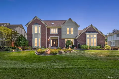 1253 Rothwell Dr, Troy, MI 48084