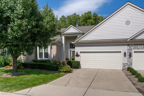 39470 Champion Crt Ct, Northville, MI 48168