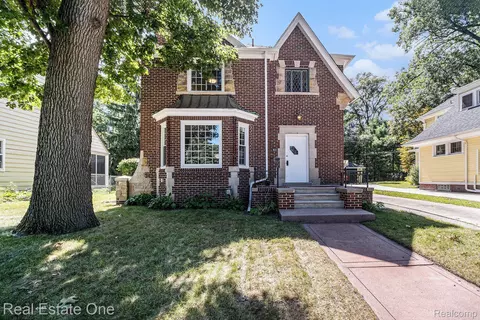 631 W Oakridge St, Ferndale, MI 48220