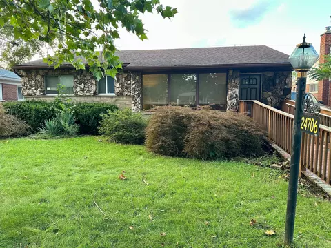 24706 Hayes St, Taylor, MI 48180