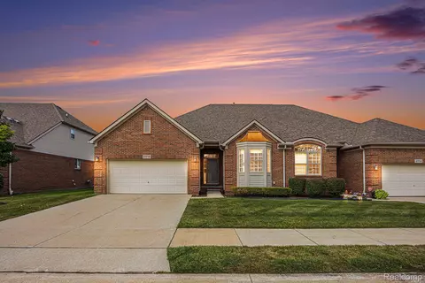 21719 Mary Rose Dr, Macomb, MI 48044
