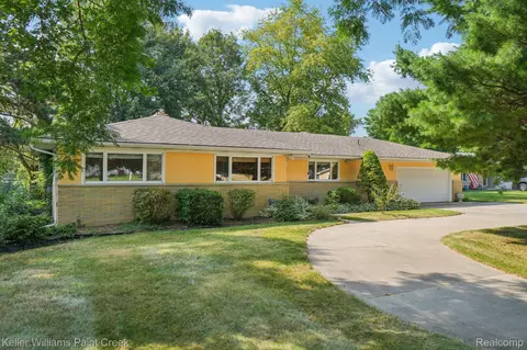 3233 N River Rd, Fort Gratiot, MI 48059