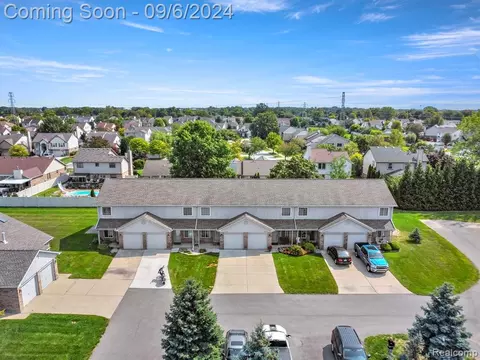 23272 Stoflet Ln, Trenton, MI 48183