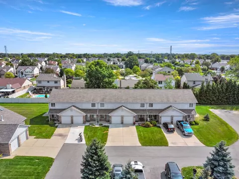 23272 Stoflet Ln, Brownstown, MI 48183