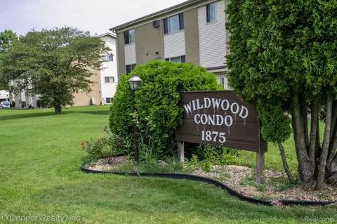 1875 Michigan Ave #B8, Marysville, MI 48040