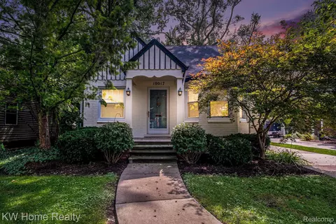10017 Hart Ave, Huntington Woods, MI 48070