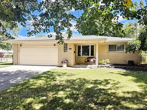 15212 Knolson St, Livonia, MI 48154