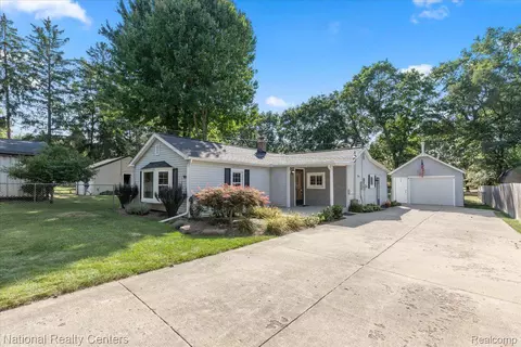 900 Olive St, Oxford, MI 48371