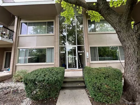 2005 Klingensmith Rd, Bloomfield Township, MI 48302