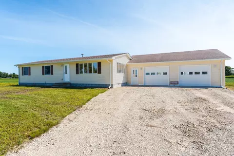 1014 Lathrop Rd, Berlin, MI 48002