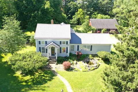 8540 Hough Rd, Almont, MI 48003