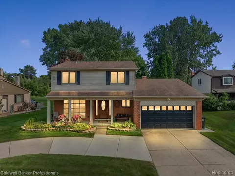 816 Dartmouth Dr, Rochester Hills, MI 48307