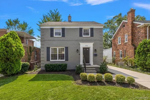1761 Anita Ave, Grosse Pointe Woods, MI 48236