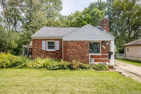 22120 Hawthorne St, Farmington, MI 48336
