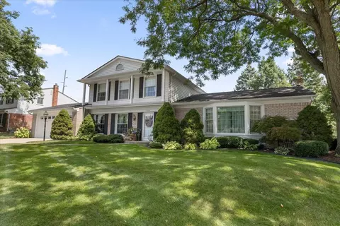 17000 Winchester Dr, Northville, MI 48168