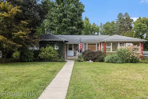 204 W Lafayette St, Milford, MI 48381