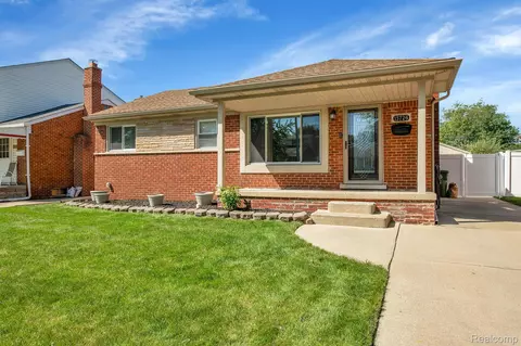 15726 Drake St, Southgate, MI 48195