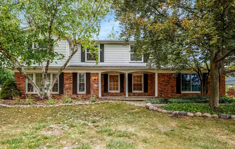 6748 Leslee Crest Dr, West Bloomfield, MI 48322