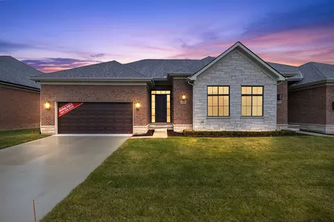 55494 Oak Pointe Dr, Shelby Township, MI 48315