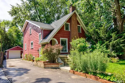 715 Catalpa Dr, Royal Oak, MI 48067