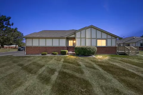 41850 Brookview Ln, Clinton Township, MI 48038