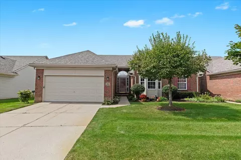 384 Woodhaven Dr, Commerce, MI 48390