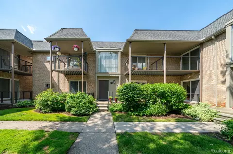 1721 E 14 Mile Rd #B, Birmingham, MI 48009