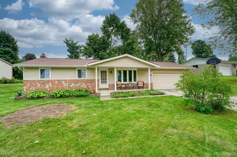 120 Endicott Dr, Oceola, MI 48843