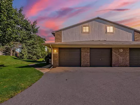 6654 Maple Lakes Dr, West Bloomfield, MI 48322