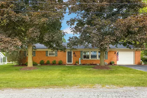 495 Glenn Crt Ct, Lake Orion, MI 48362