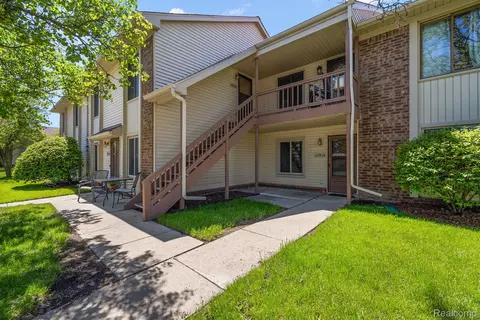 17920 Phyllis St, Roseville, MI 48066
