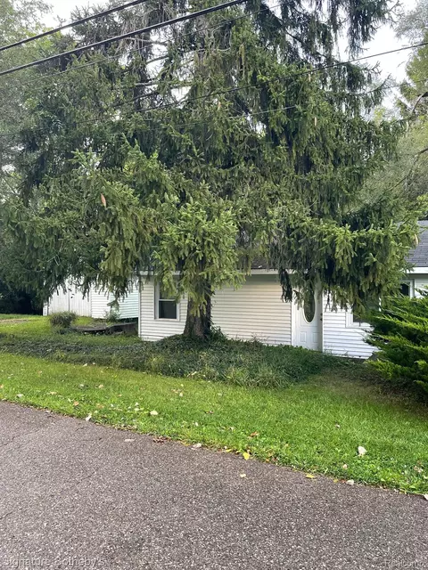6590 Brockhurst Blvd, West Bloomfield, MI 48322