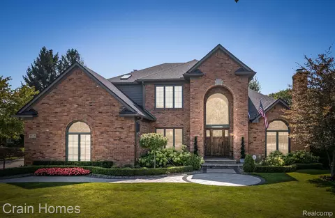 3513 Shakespeare Dr, Troy, MI 48084