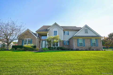 2300 Hidden Forest Dr, Grand Blanc, MI 48439