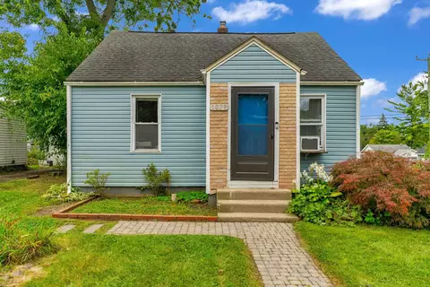 1079 Lakeview St, Waterford, MI 48328