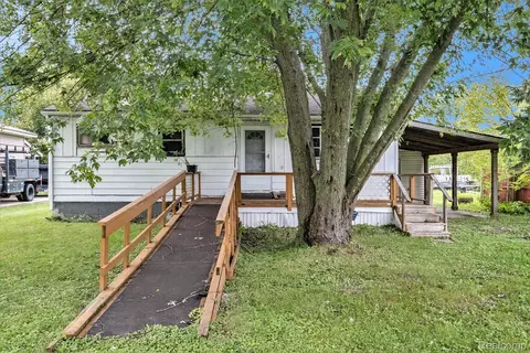 16080 Whitehead Dr, Argentine, MI 48451